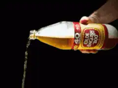 Oude Goud beer pouring