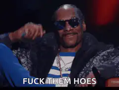 Snoop Dogg lifts sunglasses