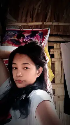 Girl selfie with Mobile Legends pillow
