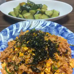 Korean fried rice with cucumber salad