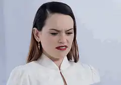 Daisy Ridley confused reading