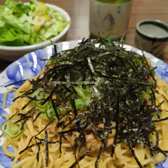 Natto spaghetti with seaweed and green onions