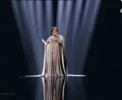 Kelly Clarkson singing on stage