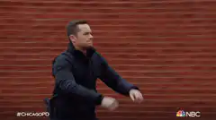 Chicago PD officer tackles suspect