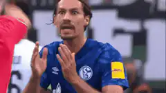 Stambouli claps and turns around