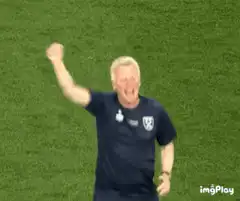 Gordon Strachan celebrating on the pitch