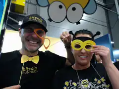 Bitcoin Runners with bee glasses