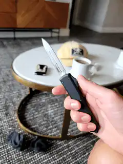 Hand flipping a pocket knife