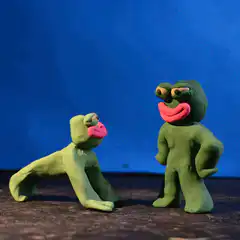 Claymation Pepe Kissing