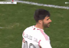 Carlos Soler celebrating goal