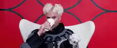 Mugatu throws coffee in Zoolander's face