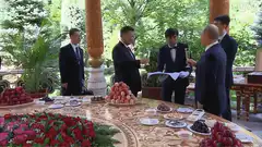 Xi Jinping and Putin toast