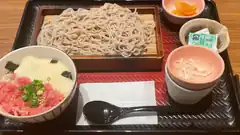 Japanese soba noodle meal with raw tuna