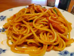 plate of spaghetti with tomato sauce