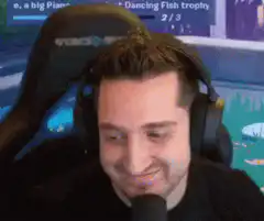 Streamer makes heart hands