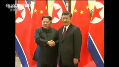 Kim Jong Un and Xi Jinping shaking hands