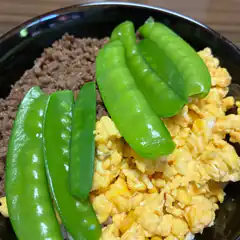 bowl of ground meat scrambled eggs and snap peas
