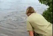 Steve Irwin gives thumbs up