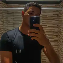 man taking mirror selfie in gym shirt
