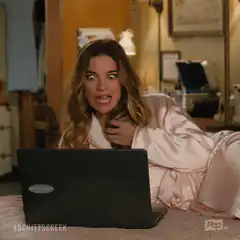 Schitt's Creek woman reacts to laptop
