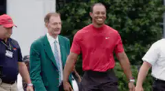 Tiger Woods raises arms in victory