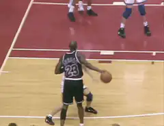 Michael Jordan passes to Steve Kerr