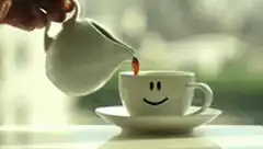 Smiley cup tea pour
