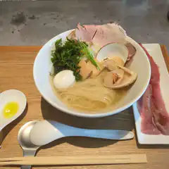 Bowl of ramen with clams and pork