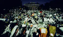 White House covered in flowers and notes