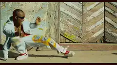 Snoop Dogg breakdancing