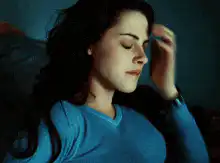 Bella Swan rubbing her head in pain