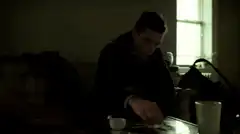 Tony Montana lines cocaine