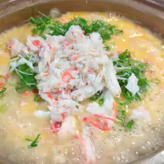 Crab and egg soup with green onions