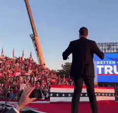 Man jumps on stage at Trump rally