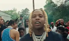 2 Chainz rapping with crowd
