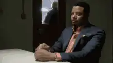 Detective Doakes punches the mirror