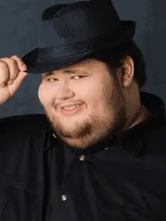 Man in hat says m'lady