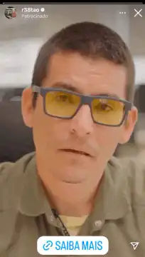 Man in yellow glasses reacts to Bolsonaro