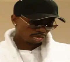 Snoop Dogg nodding head