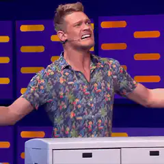 Johnny Knoxville dramatic singing