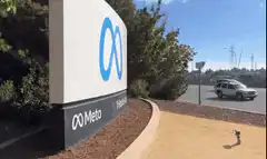 Meta sign morphing into Sun Microsystems
