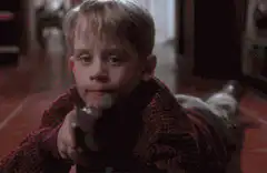 Kevin McCallister shoots Marv