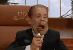 Kevin McCallister magnifying glass mouth