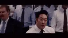 Leonardo DiCaprio stands up and applauds