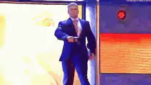 Steve Harvey dancing on stage