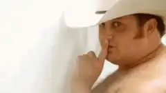 Kevin Smith finger in nose