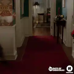 Macaulay Culkin screaming in hallway