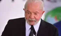 Lula da Silva speaking at podium
