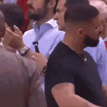 Drake and De'Aaron Fox at basketball game