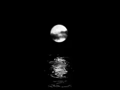 moon reflection on water